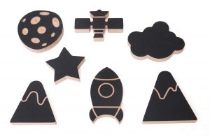 zwart beschilderde figuren raket, ster, wolk, sateliet, bergen van Wodibow